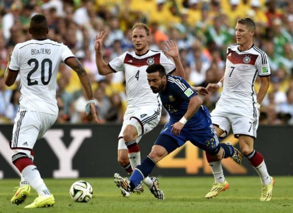 英超焦点战：纽卡斯尔联VS伯恩利——攻防博弈下的胜负天平与比分推演